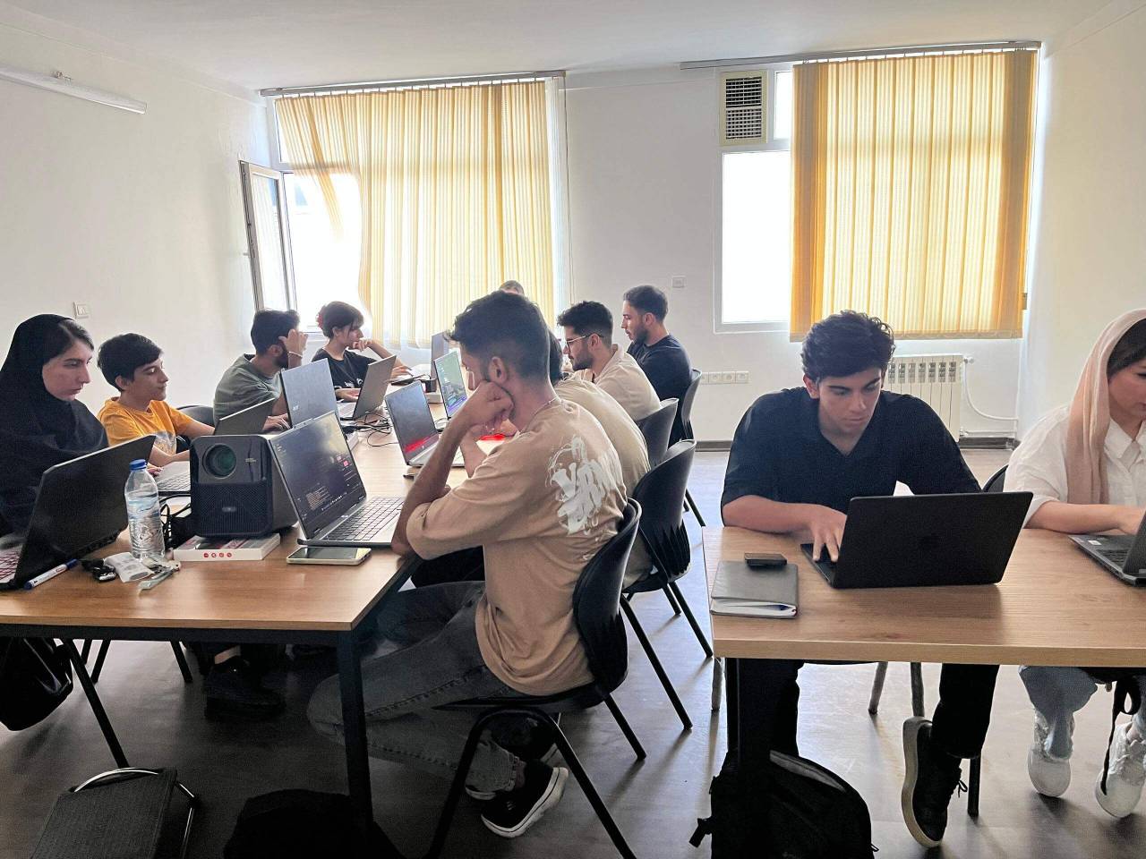 آکادمی برنامه نویسی میدلرن